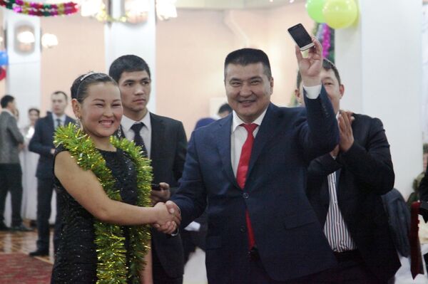 Молодежный новогодний бал в Оше - Sputnik Кыргызстан