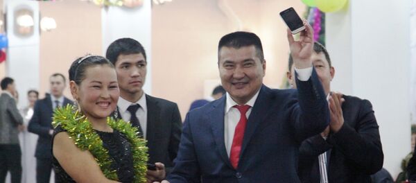 Молодежный новогодний бал в Оше Молодежный новогодний бал в Оше - Sputnik Кыргызстан