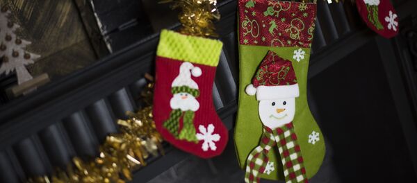 Что подарить, если в кармане всего 100 сомов, — идеи для настроения - Sputnik Кыргызстан