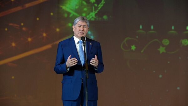 Президент Кыргызстана Алмазбек Атамбаев на президентской новогодненй елке - Sputnik Кыргызстан