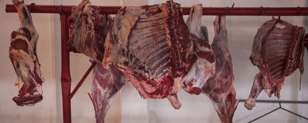 Продажа мяса на рынке в Бишкеке - Sputnik Кыргызстан