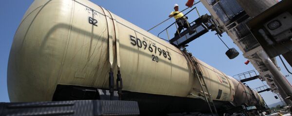 Эшелон с нефтепродуктами. Архивное фото - Sputnik Кыргызстан