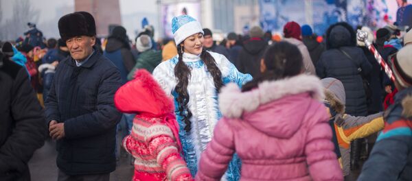 Праздничные мероприятия и народные гуляния на площади Ала-Тоо. Архивное фото - Sputnik Кыргызстан