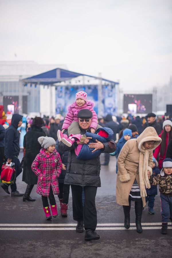 Праздничные мероприятия и народные гуляния на площади Ала-Тоо - Sputnik Кыргызстан