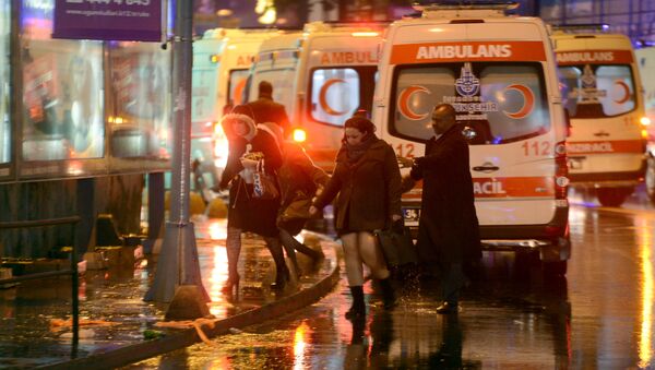 Кареты скорой помощи фна месте нападения на ночной клуб в Стамбуле - Sputnik Кыргызстан