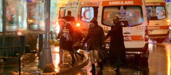 Кареты скорой помощи фна месте нападения на ночной клуб в Стамбуле - Sputnik Кыргызстан