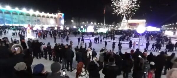 Новогодний салют в Бишкеке — панорамное видео 360. Крутите камеру, как хотите - Sputnik Кыргызстан