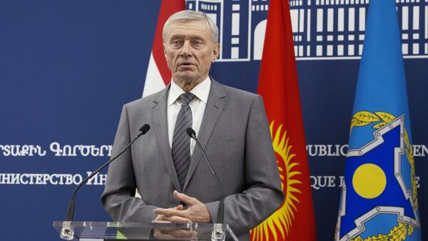 Визит главы МИД РФ С. Лаврова в Армению - Sputnik Кыргызстан