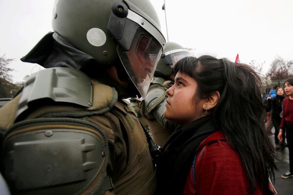 https://editor.sputnik.kg/images/103108/13/1031081305.jpgАкция протеста, приуроченной к годовщине военного переворота 1973 года в Чили - Sputnik Кыргызстан