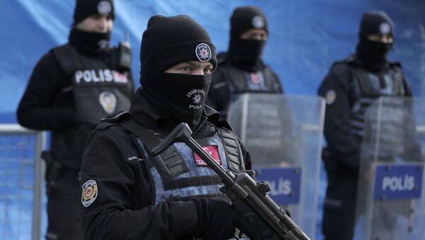 Сотрудники полиции Турции на месте нападения на ночной клуб в Стамбуле - Sputnik Кыргызстан