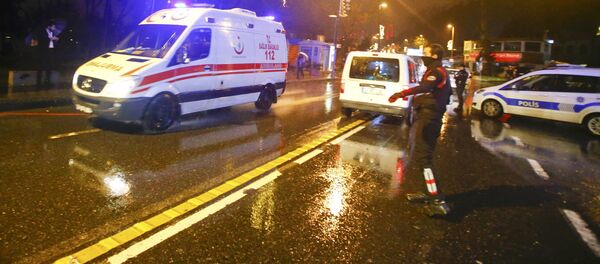 Кареты скорой помощи фна месте нападения на ночной клуб в Стамбуле - Sputnik Кыргызстан