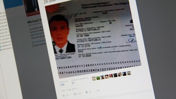 Снимок с социальной сети twitter пользователя Michael Horowitz. Паспорт 28-летнего гражданина Кыргызстана Яхья Машрапова (Iakhe Mashrapov) - Sputnik Кыргызстан
