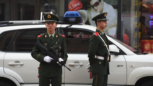 Сотрудники китайской полиции в Пекине - Sputnik Кыргызстан