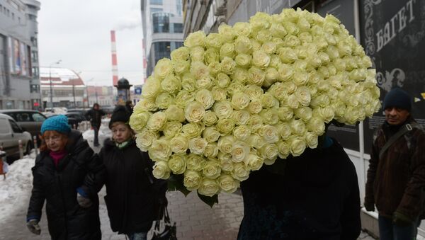 Продажа цветов к 8 марта в Москве - Sputnik Кыргызстан