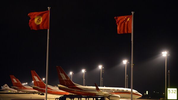 Флаги Кыргызстана и КНР в городе Шанхай - Sputnik Кыргызстан