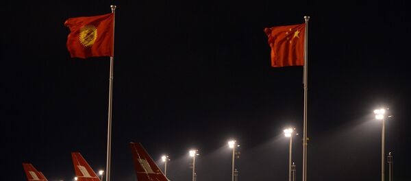 Флаги Кыргызстана и КНР. Архивное фото - Sputnik Кыргызстан
