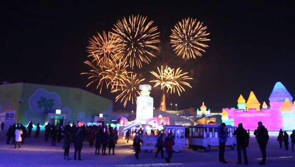 Открытие зимнего фестиваля в Харбине: фейерверк и дворцы изо льда - Sputnik Кыргызстан
