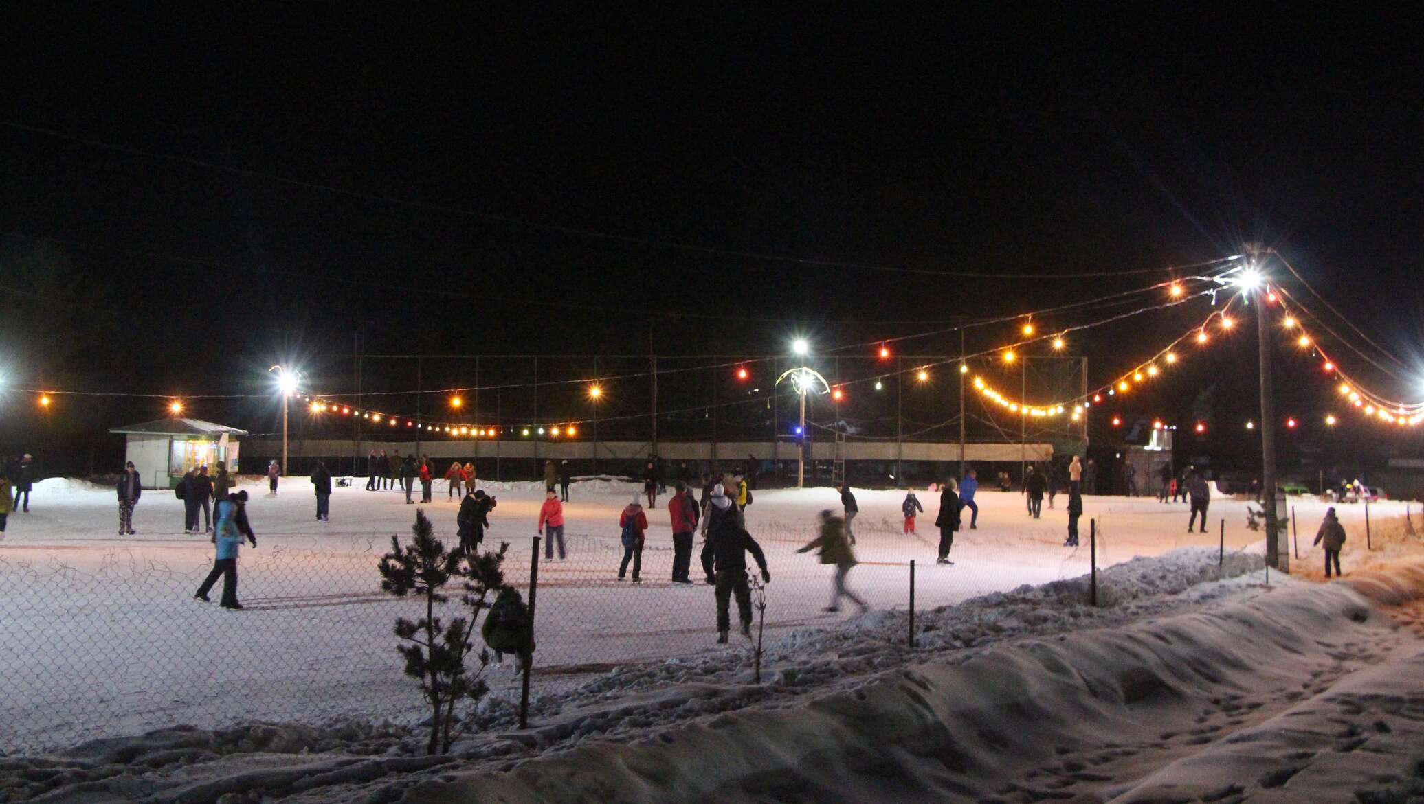 Каток спутник пенза. Каток в спутнике Пенза. Каток в Караколе. Кыргызстана каток. Спутник Пенза каток Пенза.