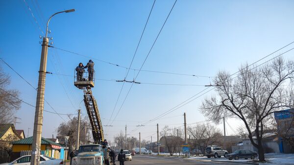 Столбы на одной из улиц Бишкека. Архивное фото - Sputnik Кыргызстан