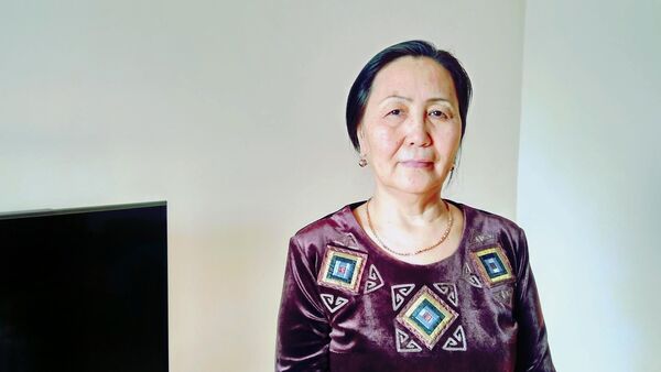 Окумуштуу Топчугүл Шайдуллаеванын архивдик сүрөтү - Sputnik Кыргызстан