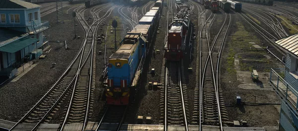 Грузовые поезда на сортировочной станции. Архивное фото Грузовые поезда на сортировочной станции. Архивное фото - Sputnik Кыргызстан