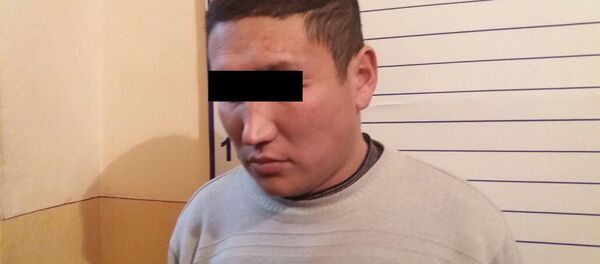 Задержанный, подозреваемый в том, что предлагал за деньги пригласить на Голубой огонек в эфире КТРК - Sputnik Кыргызстан