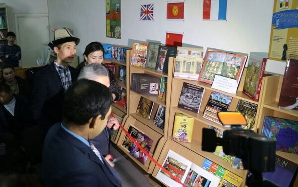 Открытие уголка состоялось в рамках международного сотрудничества Кыргызстана и Индии, а также Года нравственности, воспитания и культуры. - Sputnik Кыргызстан