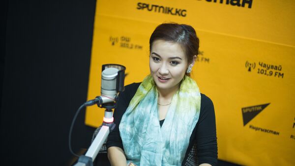 Директор инвестиционно-консалтинговой компании Женни Жениш кызы во время интервью на радио Sputnik Кыргызстан. - Sputnik Кыргызстан