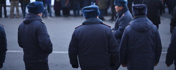 Сотрудники милиции охраняют порядок во время митинга. Архивное фото - Sputnik Кыргызстан