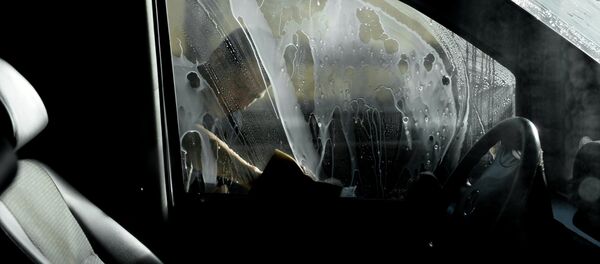 Работа автомобильной мойки в Великом Новгороде - Sputnik Кыргызстан