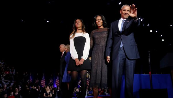 Президент США Барак Обама с супругой и дочерью во время прощальной речи в Чикаго - Sputnik Кыргызстан