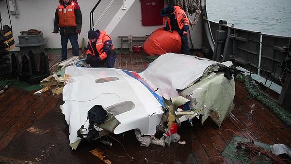Найденные фрагменты самолета Ту-154, потерпевшего крушение над Черным морем у берегов Сочи. - Sputnik Кыргызстан