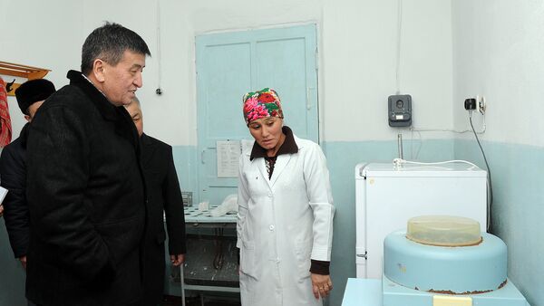 Рабочая поездка по Баткенской области премьер-министра КР Сооронбая Жээнбекова - Sputnik Кыргызстан