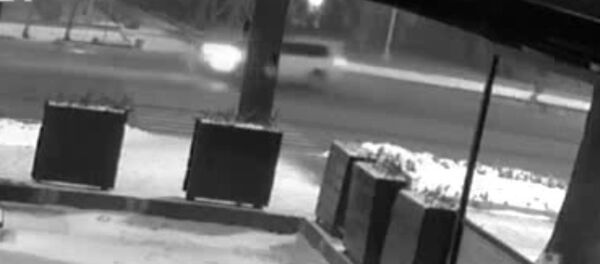 Бишкектеги кинотеатрдын жанындагы атышуу — видеобайкоодогу кадрлар - Sputnik Кыргызстан