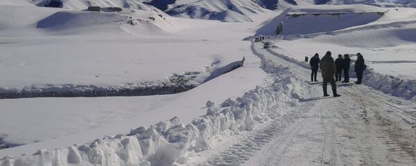 Последствия сильного снегопада в долинах Ак-Сай и Арпа Нарынской области Последствия сильного снегопада в долинах Ак-Сай и Арпа Нарынской области - Sputnik Кыргызстан