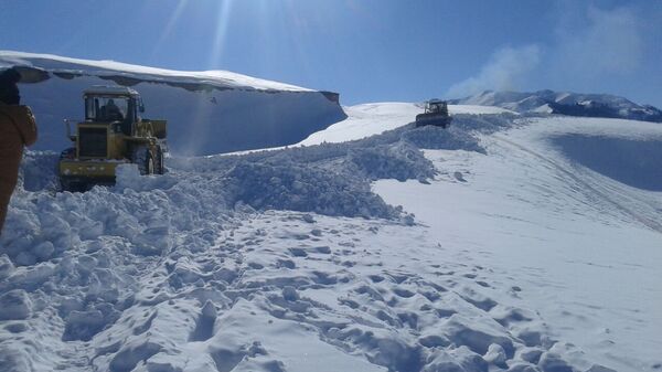 Ак-сай өрөөнүнө жааган калың кар. Архив - Sputnik Кыргызстан