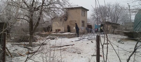 Пострадавшие дома в результате крушения самолета Boeing-747 недалеко от аэропорта Манас в селе Дача-Суу - Sputnik Кыргызстан