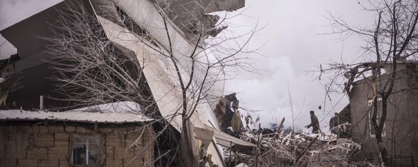 Сокулуктун Дача айылына кулаган учактын сыныктары Сокулуктун Дача айылына кулаган учактын сыныктары - Sputnik Кыргызстан