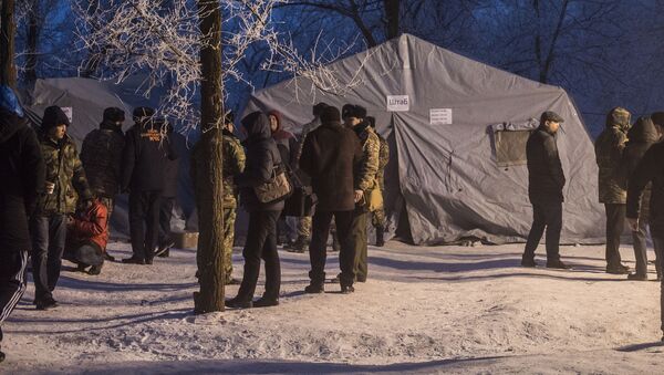 Временный лагерь для родных и близких погибших в результате крушения грузового авиалайнера в селе Дача-Суу - Sputnik Кыргызстан