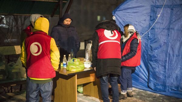Временный лагерь у городского морга для родных и близких погибших в результате крушения грузового авиалайнера в селе Дача-Суу - Sputnik Кыргызстан