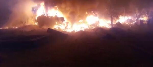 Первые минуты после крушения самолета — видео очевидца катастрофы - Sputnik Кыргызстан