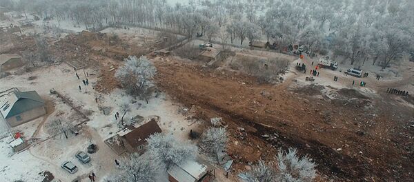 Вспаханный смертельный путь упавшего самолета — кадры с дрона - Sputnik Кыргызстан