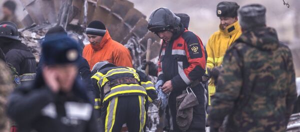 ӨКМдин куткаруучулары Boeing 747 учагы кулаган жердеги урандыларды тазалоо иштери учурунда ӨКМдин куткаруучулары Boeing 747 учагы кулаган жердеги урандыларды тазалоо иштери учурунда - Sputnik Кыргызстан
