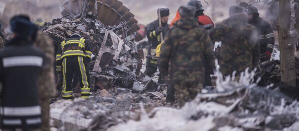 Поисковые работы на месте крушения грузового самолета Boeing 747 авиакомпании MyCargo Airlines, осуществлявшего рейс Гонконг - Стамбул, недалеко от аэропорта Манас в селе Дача-Суу Сокулукского района Чуйской области близ Бишкека в Кыргызстане Поисковые работы на месте крушения грузового самолета Boeing 747 авиакомпании MyCargo Airlines, осуществлявшего рейс Гонконг - Стамбул, недалеко от аэропорта Манас в селе Дача-Суу Сокулукского района Чуйской области близ Бишкека в Кыргызстане - Sputnik Кыргызстан