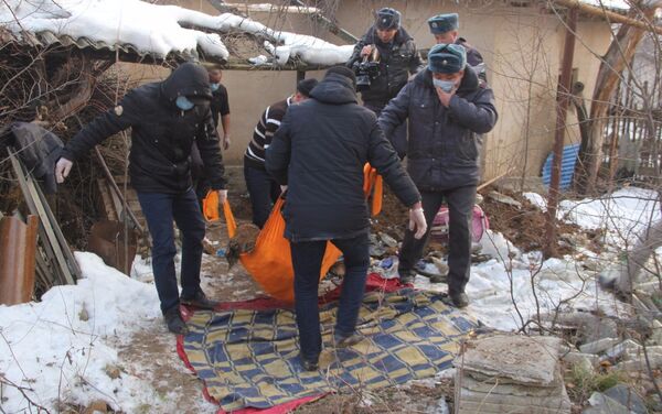 Майлуу-Сууда жоголуп кеткен 69 жаштагы аялдын денеси анын эски таанышынын үйүнөн табылды - Sputnik Кыргызстан