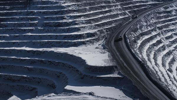 Самосвалы на руднике Кумтор. Архивное фото - Sputnik Кыргызстан