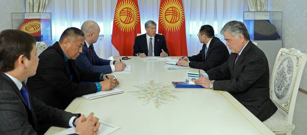 Алмазбек Атамбаев 18-январда Өзбекстандын премьер-министринин орун басары Адхам Икрамовду кабыл алды - Sputnik Кыргызстан