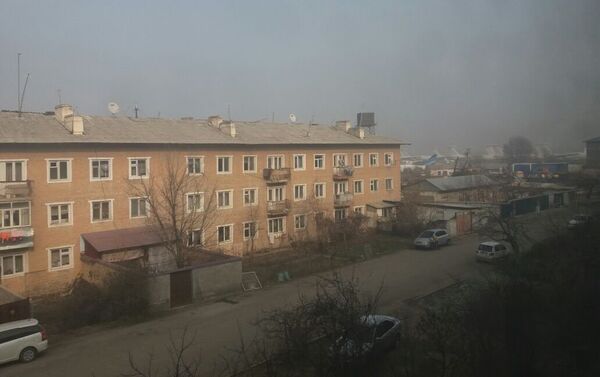 Аэропорт Оша. Мэр Айтмамат Кадырбаев: возле аэропорта, кажется, нет домов, только с юго-западной стороны несколько строений - Sputnik Кыргызстан