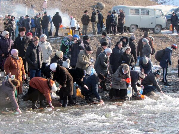 Празднование Крещения в Кара-Балте - Sputnik Кыргызстан