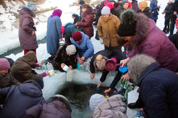 Празднование Крещения в Караколе - Sputnik Кыргызстан